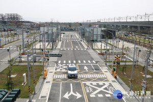行政院科技會報辦公室25日表示，全台首座封閉環境自駕車測試場域─「台灣智駕測試實驗室」，已於台南沙崙正式開幕，盼台灣在無人車相關研發腳步上，能接軌國際不缺席。（圖／台南市政府）