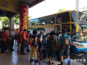 228連續假期，彰化客運提供搭乘優惠。圖／彰化監理站提供