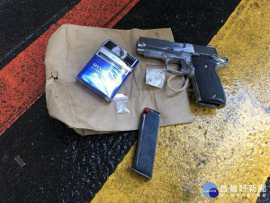 警方查獲殺傷力之ASTRA A-70改造制式手槍、5顆子彈及1.09公克安非他命。
