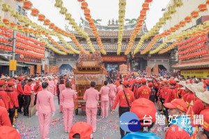 龍德宮四媽祖、福安宮糖廠媽遶境於鹿港天后宮會轎

