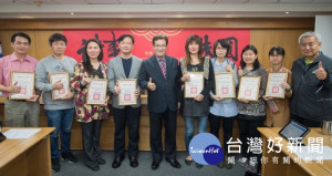副市長游建華表揚桃園市學校參加「2018韓國首爾國際發明展」及「2018 IEYI世界青少年發明展」獲獎師生。