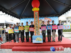 市府和興大辦就業博覽會。林重鎣攝
