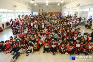 文雅國小11週年校慶 黃敏惠市長與孩子們跳三角舞嗨翻全場