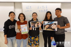 中原大學應華系融合不同國籍的學生，以創意創作、繪製華語教材，獲得好評。

