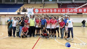 南投縣五育高中排球隊30晚榮獲全國乙級亞軍。（五育提供）