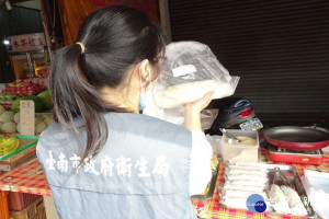 抽驗潤餅皮。