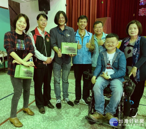 生命教育勵志講座，蔡文傑講師等人合照。