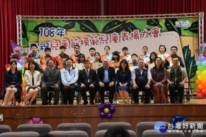 縣府在水里商工表揚157位模範兒童，及3位統總教育獎入選學生。