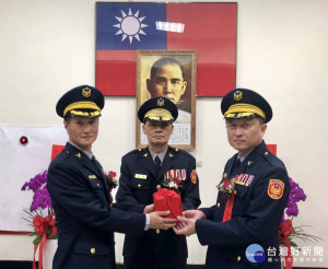 交接典禮由市警局副局長林金郎主持。