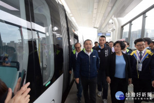 王縣長取經新北市淡海輕軌  新北市長侯友宜帶領彰縣府團隊體驗輕軌。