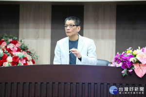 南投議長何勝豐與多位議員關心荔枝椿象危害作物。