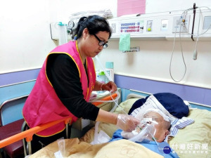 青島姑娘來台25年成為醫護培訓師  受民眾肯定獲新移民協會表揚