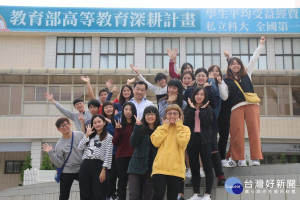 崑山科大校長李天祥宣佈學雜費凍漲，獲得學生們的肯定與支持。