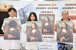 彰基眼科部主治醫師吳建昇進行黃斑部病變自我測試法衛教。