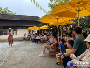 集集草根音樂節，透過音樂結合樟腦出張所文化空間氛圍，共同詠出土地對於我們的照顧與愛。