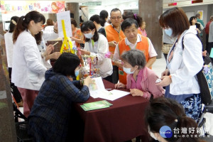 民眾參與骨密度檢查。
