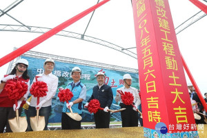 新北市長侯友宜、台北市長柯文哲及地方民代等出席中正橋改建動土儀式 。（圖／記者黃村杉攝）

