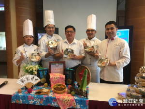 同德校長林元貴以同學為傲。（記者扶小萍攝）