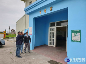 

立法院副院長蔡其昌與臺中市議員施志昌，爭取三百五十萬元，為西岐國小有晴館安裝空調設備及修築外牆鐵板，八日竣工煥然一新，施志昌到場會勘，肯定能讓學生與民眾有舒適的使用場地。（記者陳榮昌攝）
