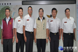 消防局長李明峯頒獎表揚。