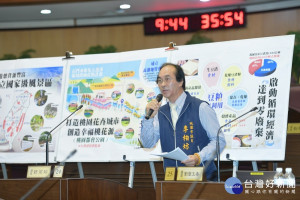 市議員李柏坊建議市府在大漢溪沿岸公有地廣植花卉或植物，以帶動人潮。(圖／桃園市議會提供)