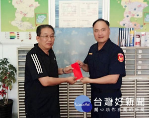 好收所所長蔡易志充分落實轄區探訪，逮獲多名非法打工外僑，北港警分局長王立德特別公開慰勉表揚。