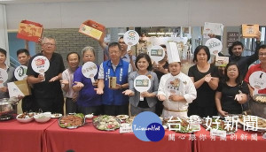 為讓國中小學生可以享用雲林縣優質畜禽產品，縣府邀集在地優質畜禽產品業者舉辦推廣營養午餐品嚐大會。（記者陳昭宗拍攝）

