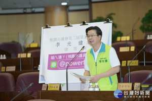 市議員李光達關心航空城計畫一二期開發進度及進程規劃。(圖／桃園市議會提供)