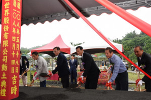 何議長林縣長等佳賓為可愛世界動土。（南投縣府提供）