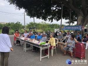 麻豆新樓醫院辦理「榕樹下相伴，失智講座新體驗」。