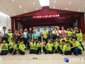 彰化市長林世賢與大竹國小學童以及民意代表提早為2019屈原文化節端午活動提早暖身。圖／記者鄧富珍攝