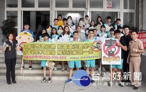 北港高中春暉社學生為培養正確毒品防制知識，利用社團時間前往北港警分局進行參訪，增強反毒知能。（記者陳昭宗拍攝）