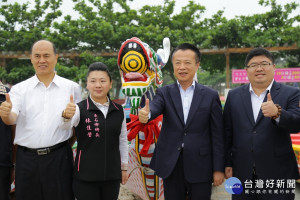 嘉義縣第36屆龍舟競賽點睛開光下水，翁章梁縣長還熱情邀約全國民眾到場為選手加油
