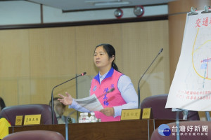 市議員陳美梅在總質詢針對桃園區交通環境改善與發展提出建議。(圖／桃園市議會提供)