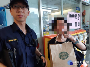 日籍遊客遺失茶葉禮盒　捷警迅速找回