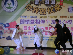 學生精彩表演。