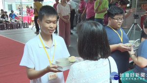 北投區辦成年禮　學子加冠.授巾肩負責任