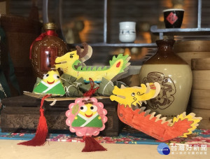 木製龍舟盒彩繪DIY，小朋友可以隨心所欲地彩繪出與眾不同的龍舟。