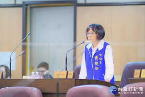 市議員黃婉如在市政總質詢中，指出政府與民眾溝通不足、執法擾民等問題，要求市府改善。(圖／桃園市議會提供)