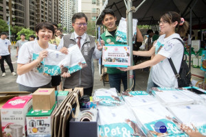 『守護毛孩「志」少還有你』活動中，桃園市長鄭文燦與桃園市議員彭俊豪共同為動物保護進行宣導。