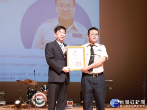 新北市軍人忠靈祠服役的替代役男郭庭維，展現多元創意獲得今年內政部績優替代役男獎項。（圖／民政局提供）