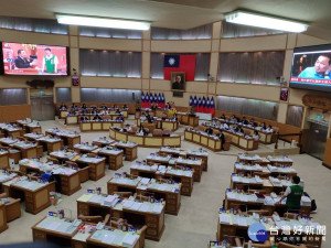 4日上午議會市政總質詢由陳啟能、黃俊哲等議員提出個人質詢。（圖／記者黃村杉攝）