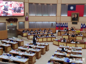 國民黨議員周勝考、林國春、劉美芳、蔡淑君、江怡臻、金瑞龍、林金結、蔡健棠、曾煥嘉、陳偉杰、黃林玲玲、白珮茹、邱烽堯、陳儀君、蔡明堂等提出質詢。（圖／記者黃村杉攝）