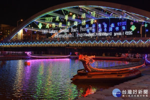2019鹿港慶端陽國際龍舟賽夜間龍舟比賽現場。