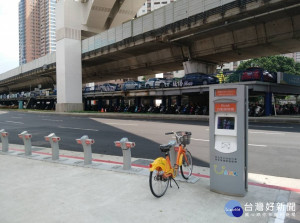新北市交通局6月7 日新啟用板橋捷運新埔站一號出口YouBike站設置60車位。（圖／交通局提供）
