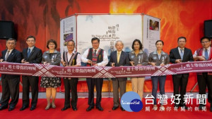 市長與貴賓一同為影像展剪綵

