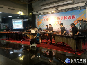 草屯國中音樂班演奏海神等高難度樂曲。（記者扶小萍攝）