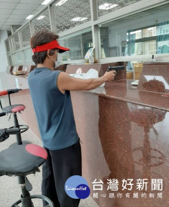 鹿寮派出所為強化轄區金融機構安全，實施防搶演練，過程逼真確實。（記者陳昭宗拍攝）