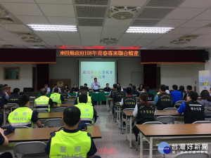 南投副縣長陳正昇主持青春專案勤前會議。（縣警局提供）