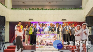 鄭市長和與會來賓開心合影

